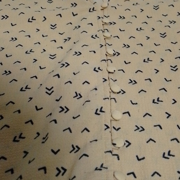 Mandy evans woman xl button down light vest sleeveless with chevrons.  Neutral - Picture 2 of 6